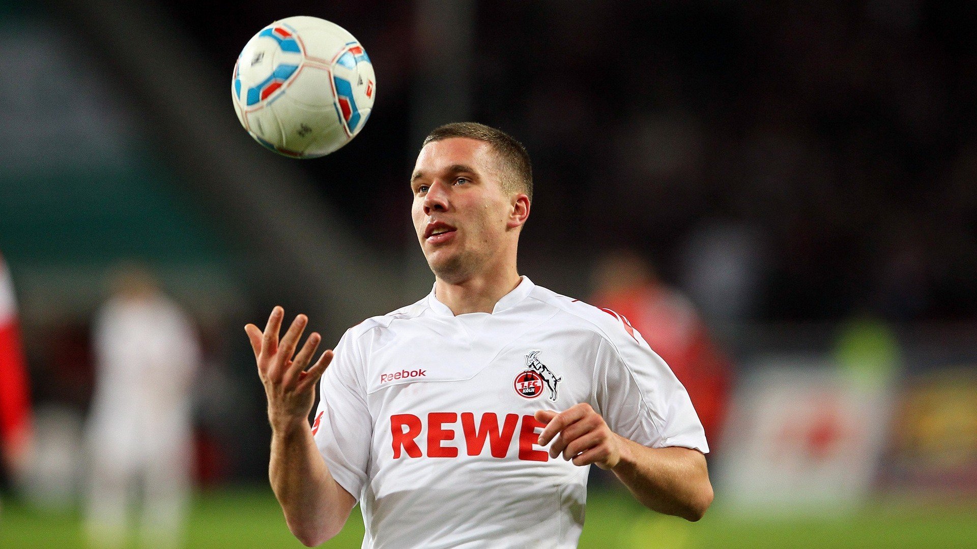 星空电竞平台-体育游戏回顾：虚拟世界里的竞技与球星数据，虚拟足球游戏